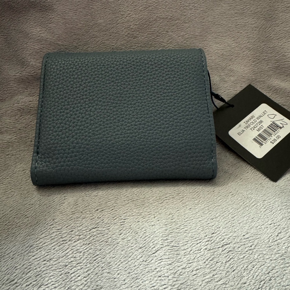 Tahari Blue Gray Textured Wallet NWT - Picture 8 of 8